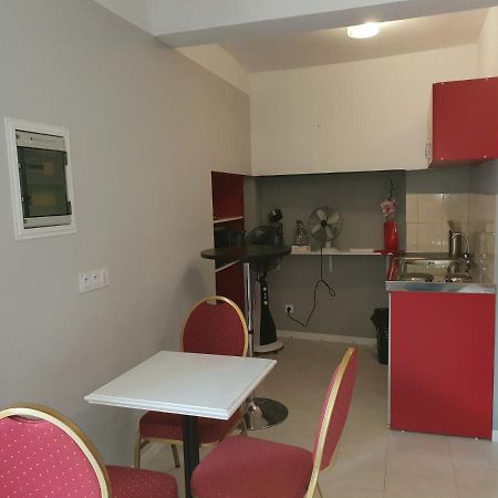 איל-סור-לה-סורג Jolie Appartement, L'Enclave Des Secrets מראה חיצוני תמונה